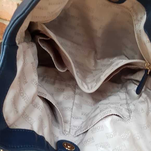 Purse - Picture 2 of 2